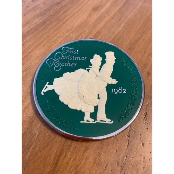 Hallmark Vintage Christmas Cameo Ornaments Lot of 5 Unicorn Betsy Clark - Picture 10 of 13